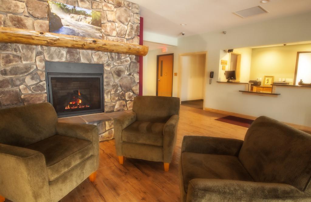 Junction Inn Suites & Conference Center Babbitt Extérieur photo